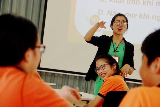 Bo GD&DT se xem xet tu van tam ly hoc sinh qua Facebook hinh anh