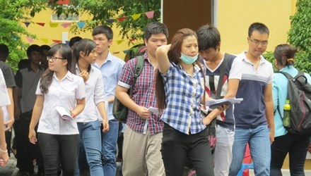 Bao dong sinh vien bi buoc thoi hoc hinh anh