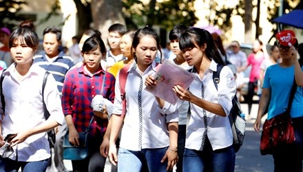 Khong nen gop hai ky thi lam mot hinh anh