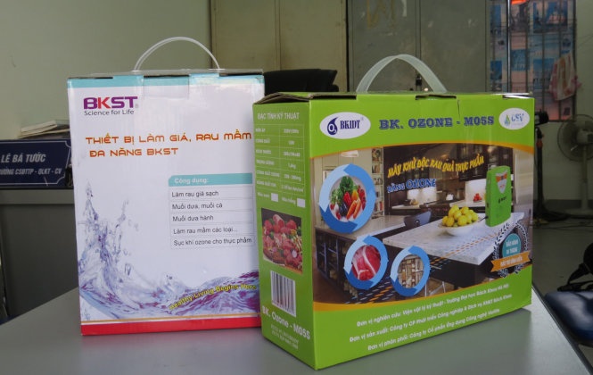 Dung giay gioi thieu gia ban hang trong truong hoc hinh anh