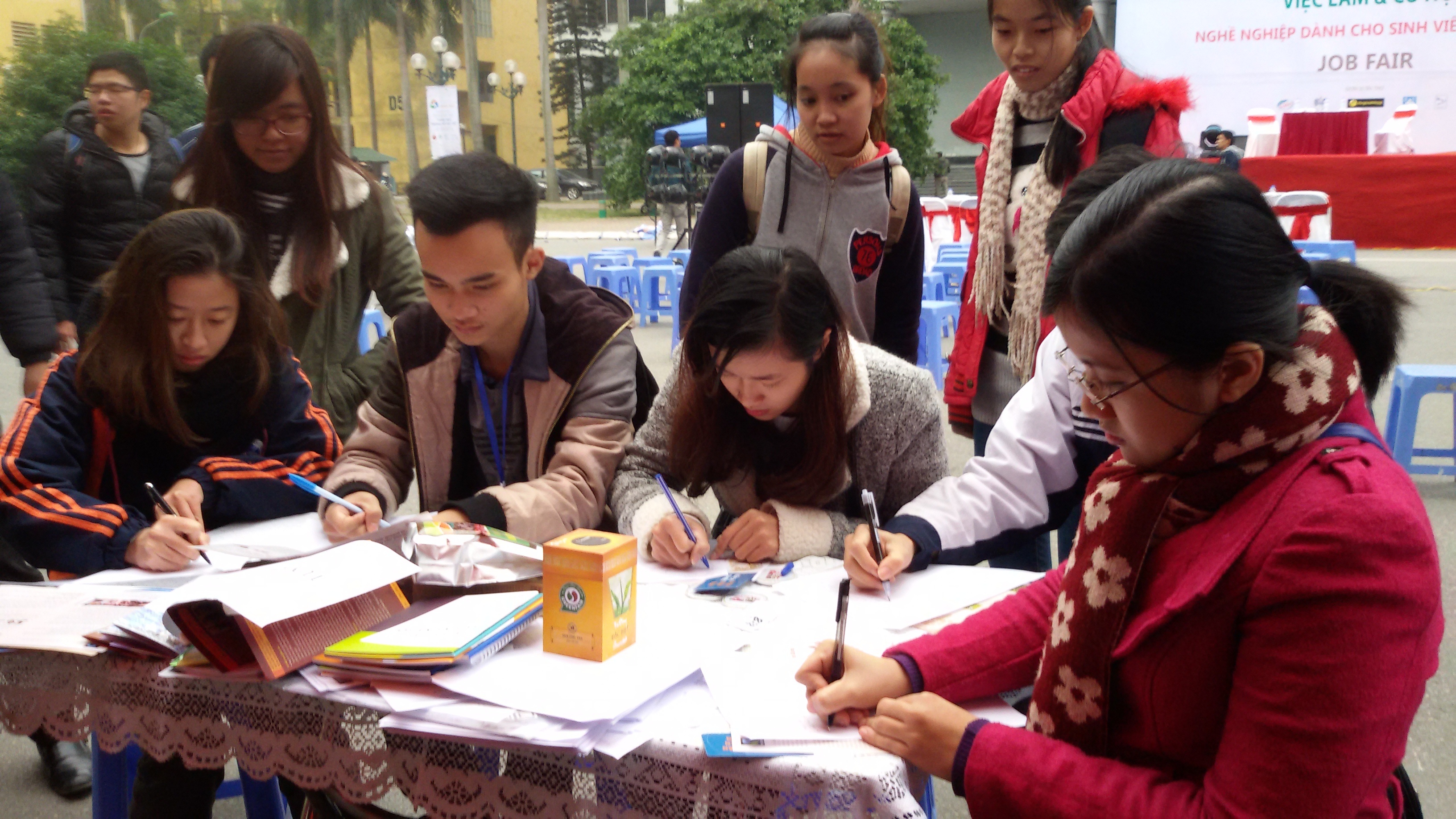 'Neu muon xin duoc viec lam, ban tre ngu it thoi' hinh anh