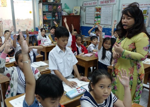 Giao vien 'thi' voi 4 thong tu hinh anh