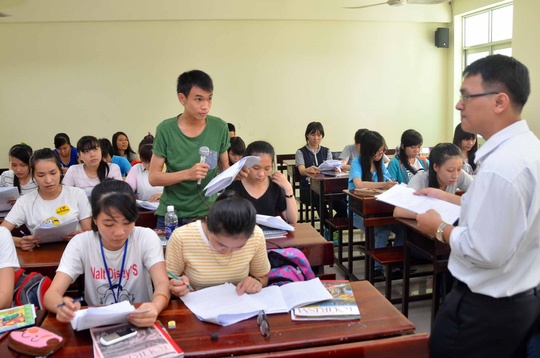 Giao vien nghe, noi tieng Anh am o hinh anh