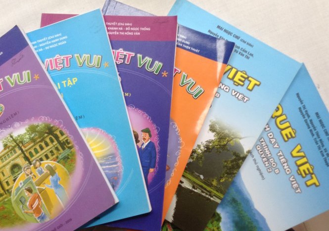 Hai bo sach day tieng Viet cho kieu bao hinh anh