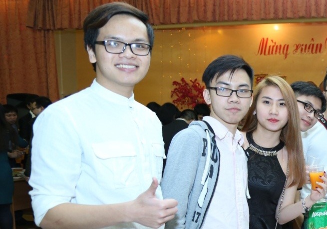 Du hoc sinh Viet don Tet ben gia dinh thu hai hinh anh