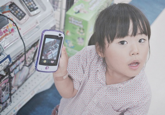 Lo dien thoai thong minh vao lop hoc hinh anh