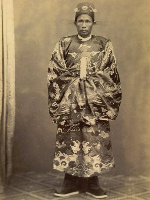 Tien si dau tien den chau Au anh 1