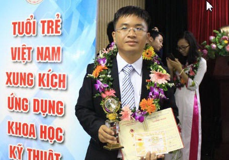 Day sinh vien phan bien, but pha hinh anh