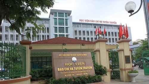 Sinh viên báo chí lo bị treo bằng ảnh 1 Sinh vien bao chi lo bi treo bang anh 1