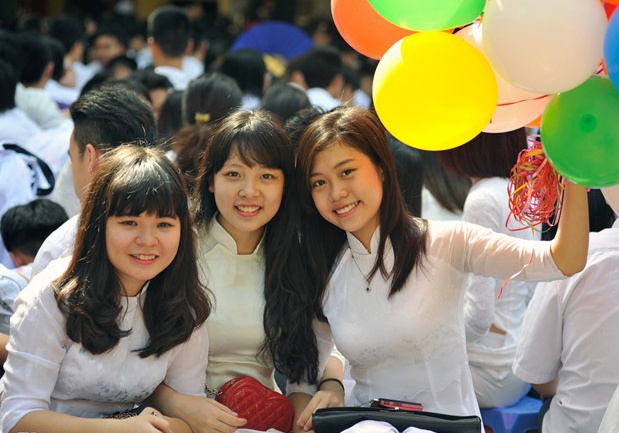 Cua hep vao truong chuyen hinh anh