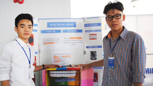 Cap nam sinh 10X sang che rem tu dong thong minh hinh anh