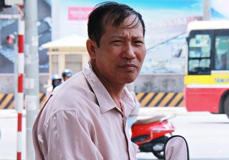 Gap lai nguoi cha song trong ong cong nuoi 2 con thu khoa hinh anh