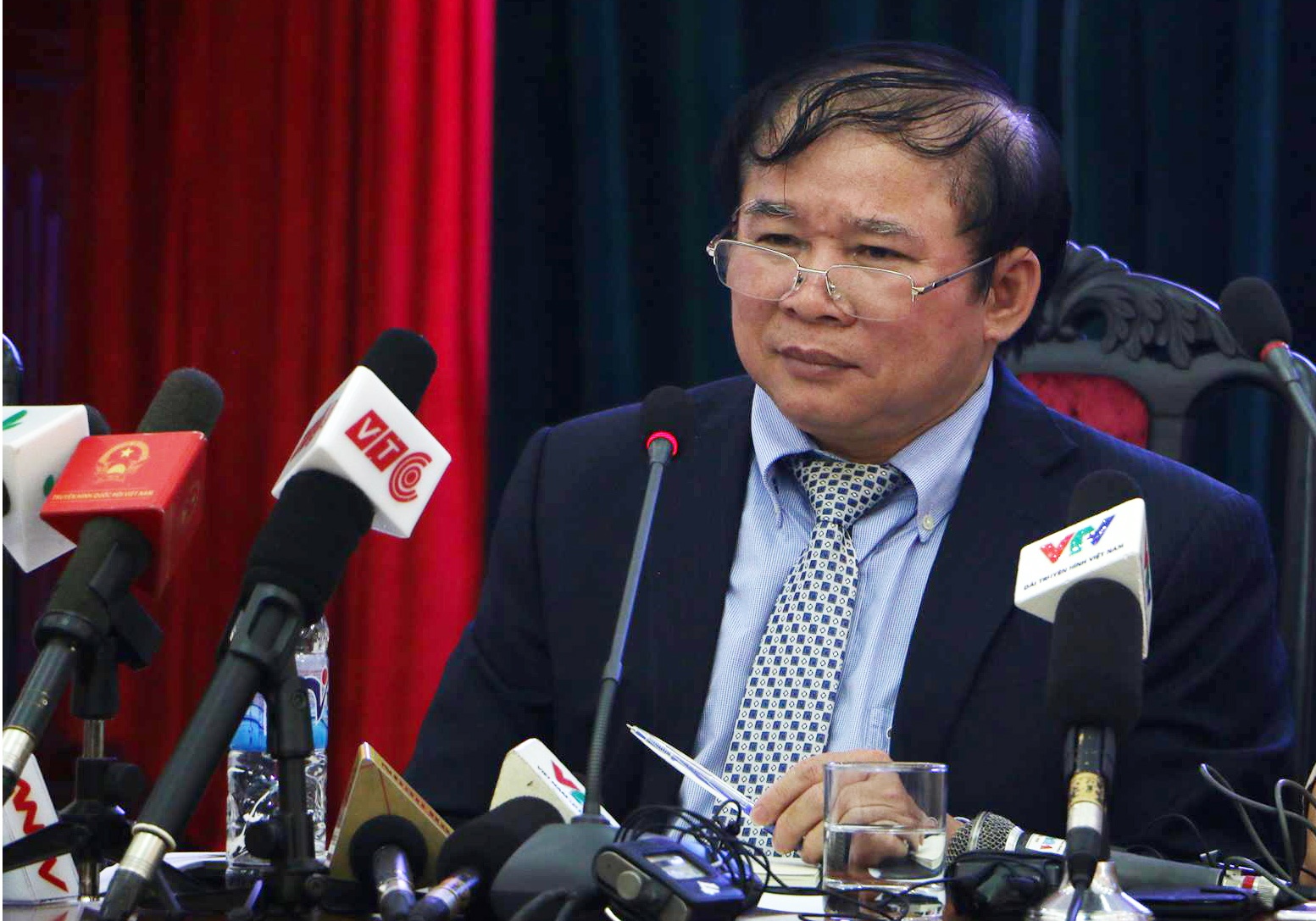 Thu truong Bui Van Ga phat bieu tai hop bao hinh anh