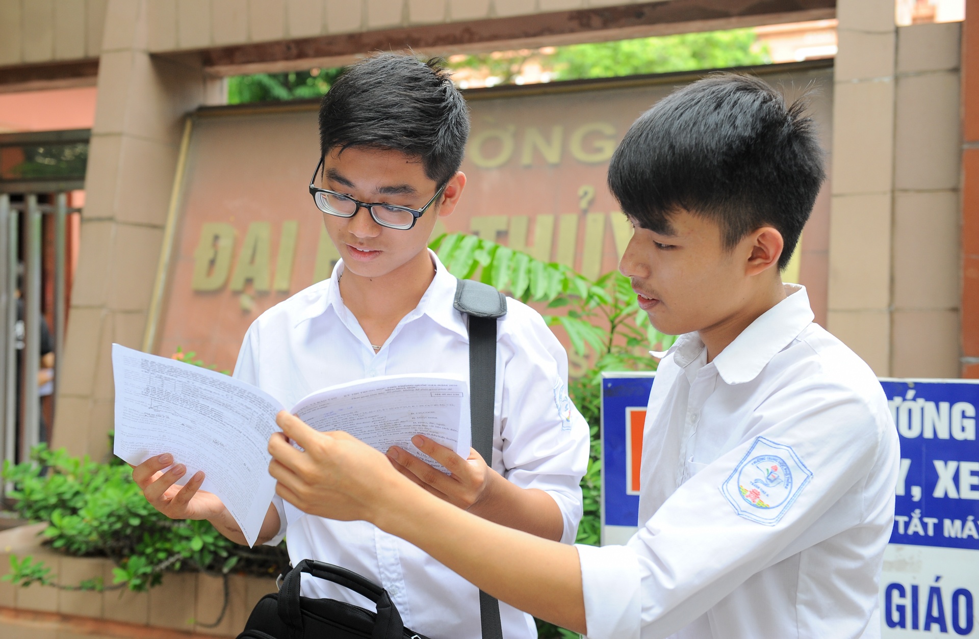 Thi tot nghiep anh 1