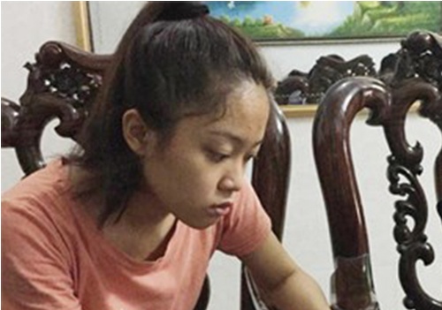 Nu sinh bi tu choi vao truong cong an vi an tich cua me hinh anh