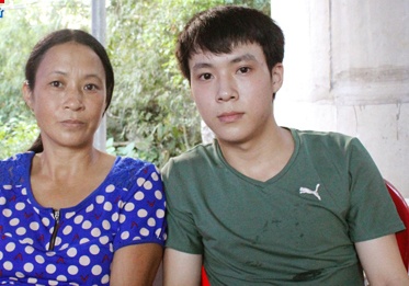 Nam sinh dat 27,85 diem va noi lo khong co tien nhap hoc hinh anh