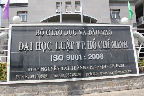 DH Luat TP.HCM bo phuong an dong tien du le tot nghiep hinh anh