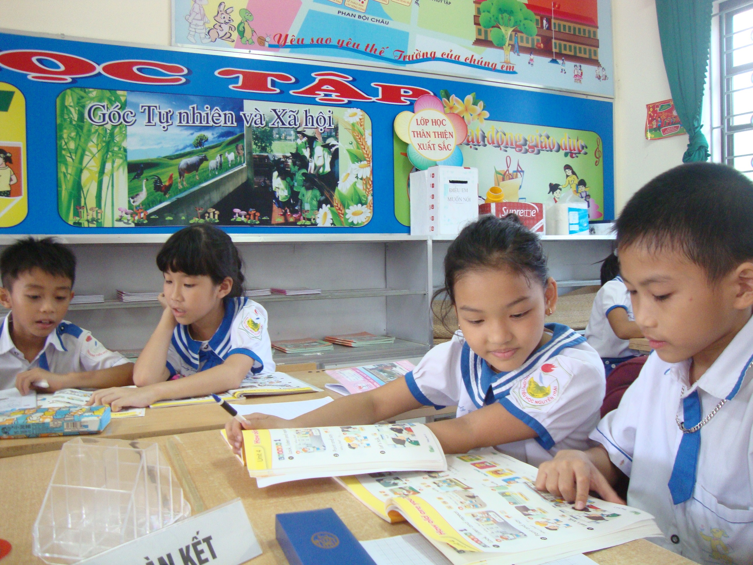 Mo hinh truong hoc moi: Nong voi, may moc hinh anh