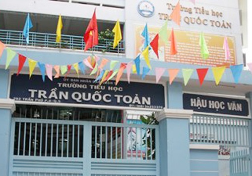 Truong tieu hoc cong khai day them khien phu huynh buc xuc hinh anh