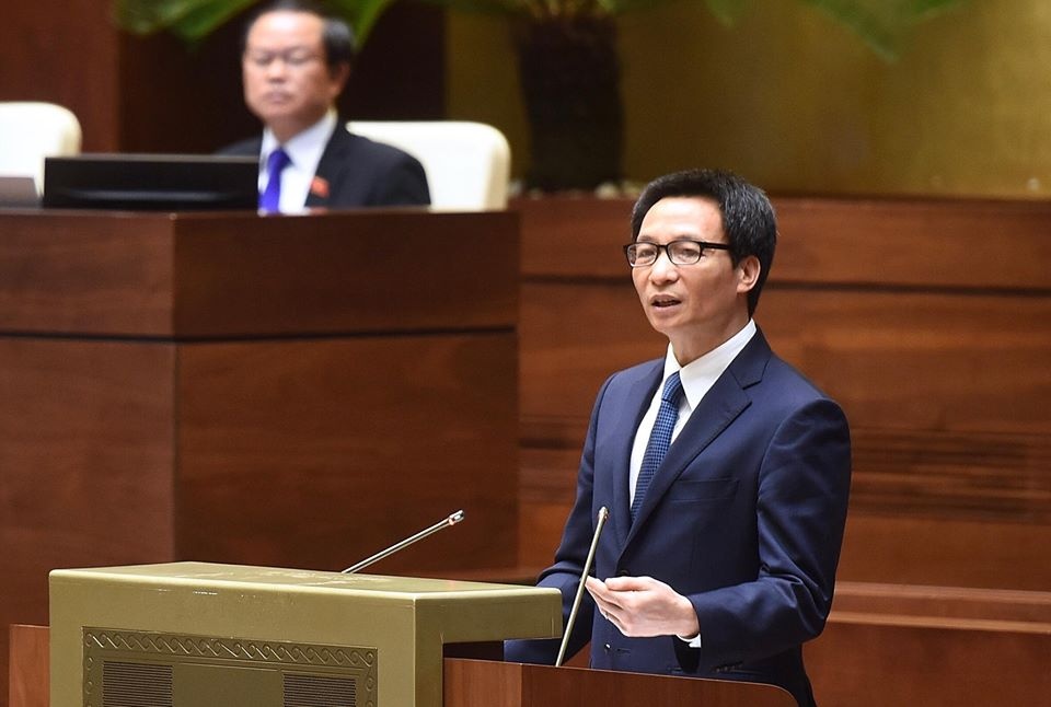 Pho thu tuong Vu Duc Dam bao cao Quoc hoi ve giao duc hinh anh