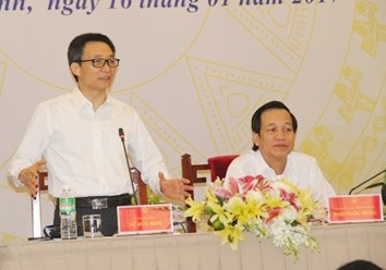 Nhan tien ngan sach ma tuyen sinh kem la co loi hinh anh