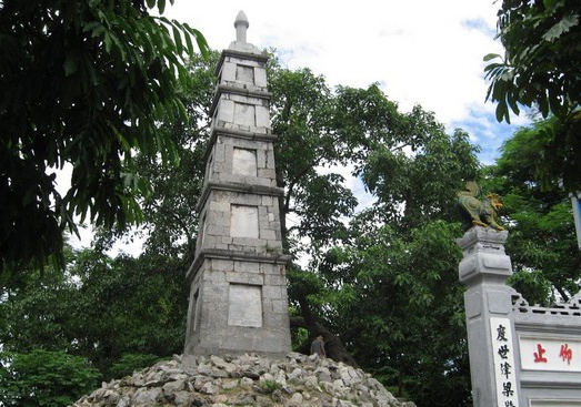 'Than Sieu' va chuyen xay thap but viet len troi xanh hinh anh