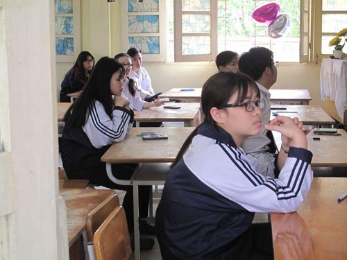 Lanh dao So GD&DT Ha Noi nhan trach nhiem ve sai sot trong de Toan hinh anh