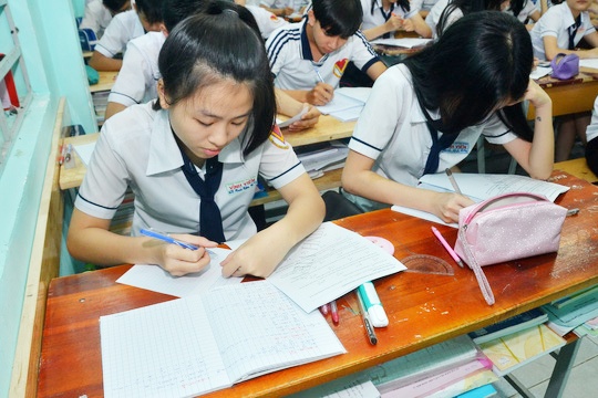 Hoc sinh cang thang on thi nuoc rut hinh anh