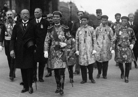 Nhung vi vua Viet tung ra nuoc ngoai hinh anh