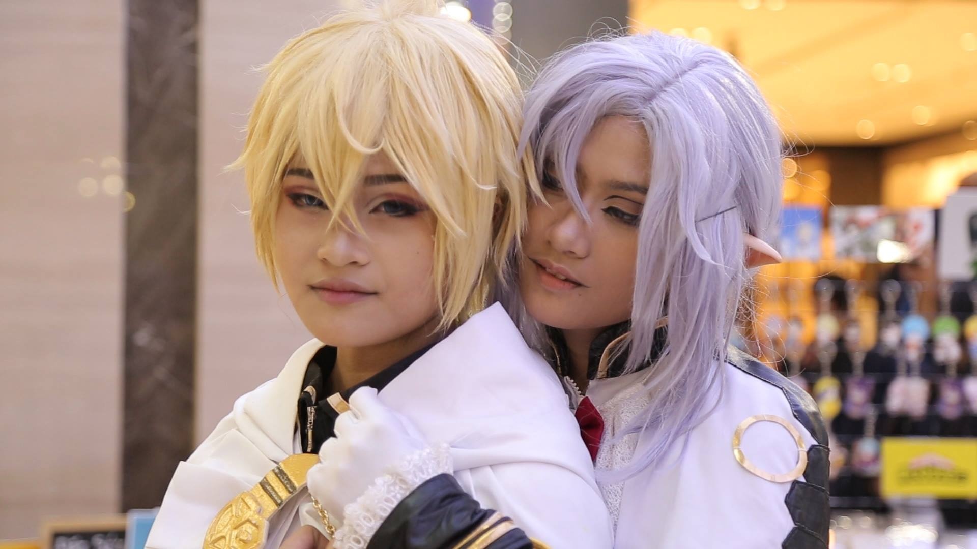 Chi hang trieu dong hoa trang thanh ma quy dip Halloween hinh anh