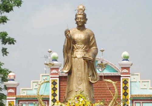 Giao vien nu dau tien anh 4