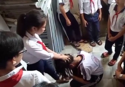 Đuổi học sinh đánh bạn ảnh 1 Duoi hoc sinh danh ban anh 1