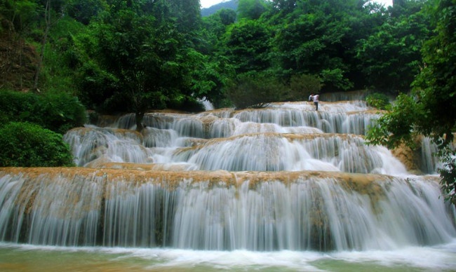 Suối cá thần ảnh 1 Suoi ca than anh 1