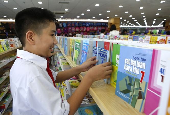 Nam hoc 2019-2020, hoc sinh lop 1 co sach giao khoa moi hinh anh