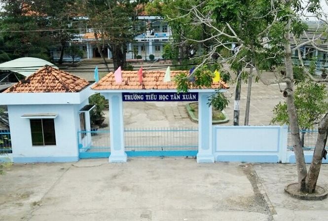 Lam ro thi sinh 'thu khoa' truot vien chuc giao duc hinh anh