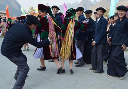 Nguoi dan toc nao vo mong to tinh va bat chong dip Tet? hinh anh