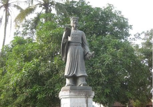 Vua xuong chieu xin loi dan anh 2