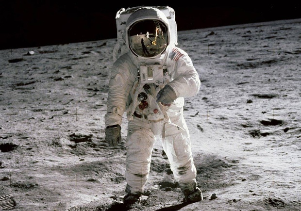 Di bo tu Trai Dat len Mat Trang mat bao lau? hinh anh