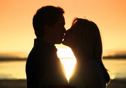 Co gai 17 tuoi tu vong vi bi virus lay truyen khi hon hinh anh