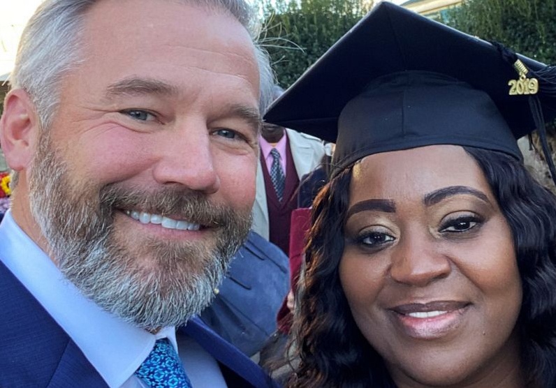 Khach Uber giup ba me don than tot nghiep dai hoc hinh anh