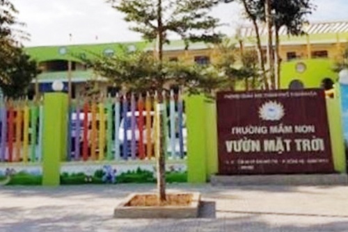 143 tre ngo doc thuc pham, nha truong bi phat 43 trieu dong hinh anh