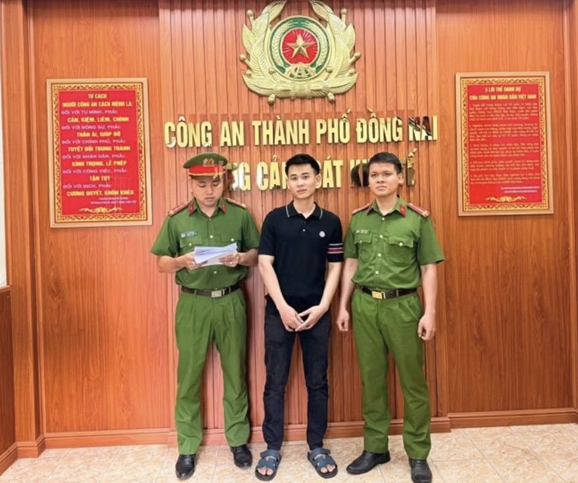 2 kho thoi trang,  Hang hieu fake anh 1
