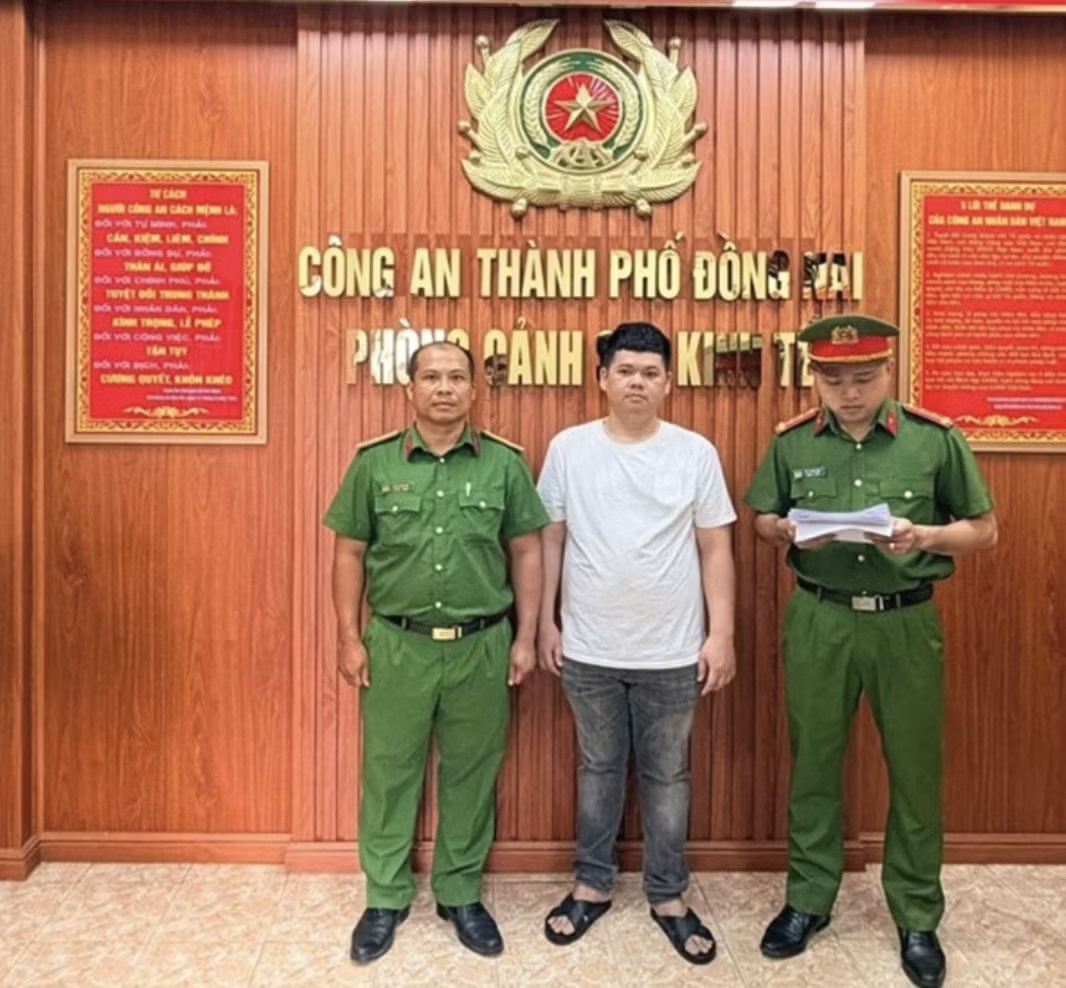 2 kho thoi trang,  Hang hieu fake anh 2