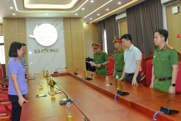 Khoi to, bat tam giam mot giam doc doanh nghiep hinh anh