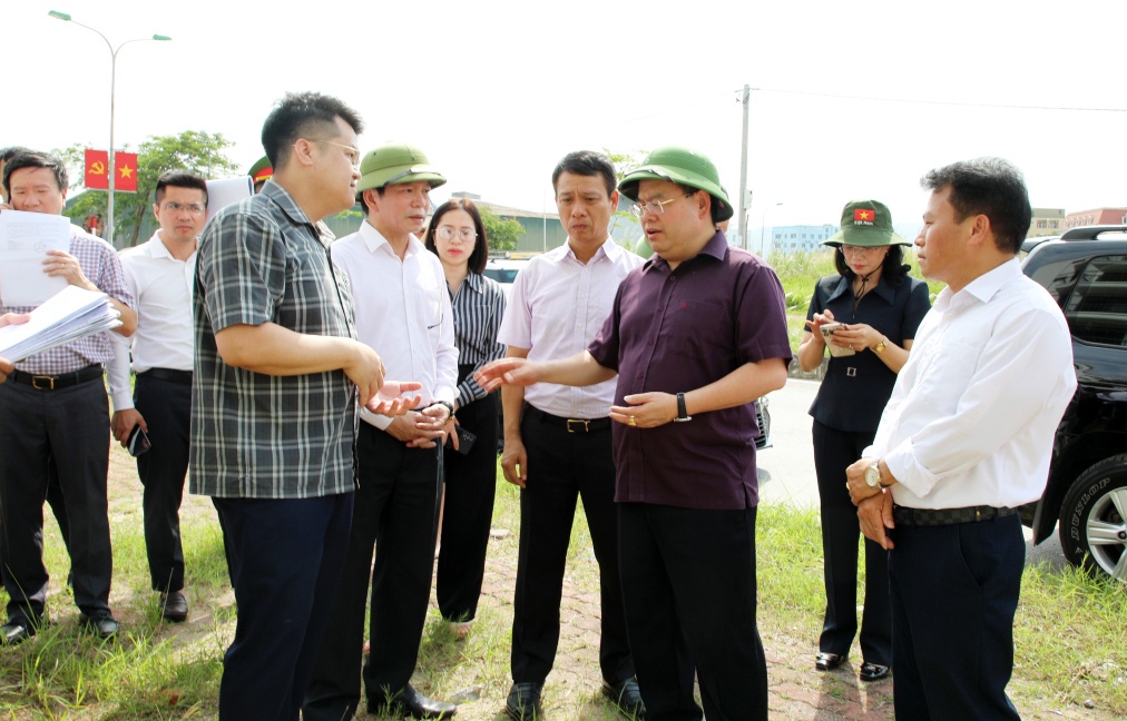 Bi thu Quang Ninh yeu cau kien quyet thu hoi cac du an i ach nhieu nam hinh anh