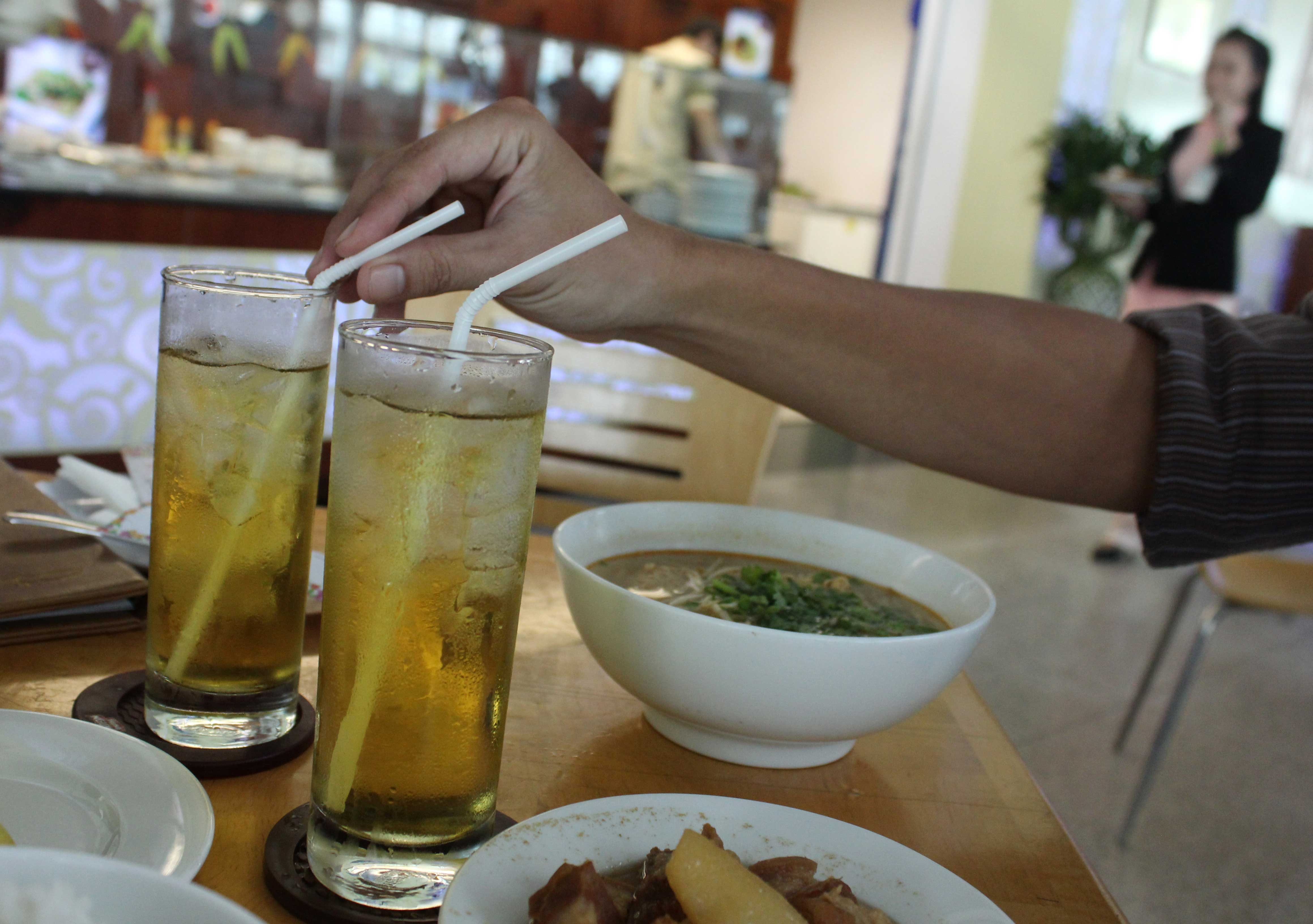 Can canh gia mi goi, tra da moi o san bay Tan Son Nhat hinh anh