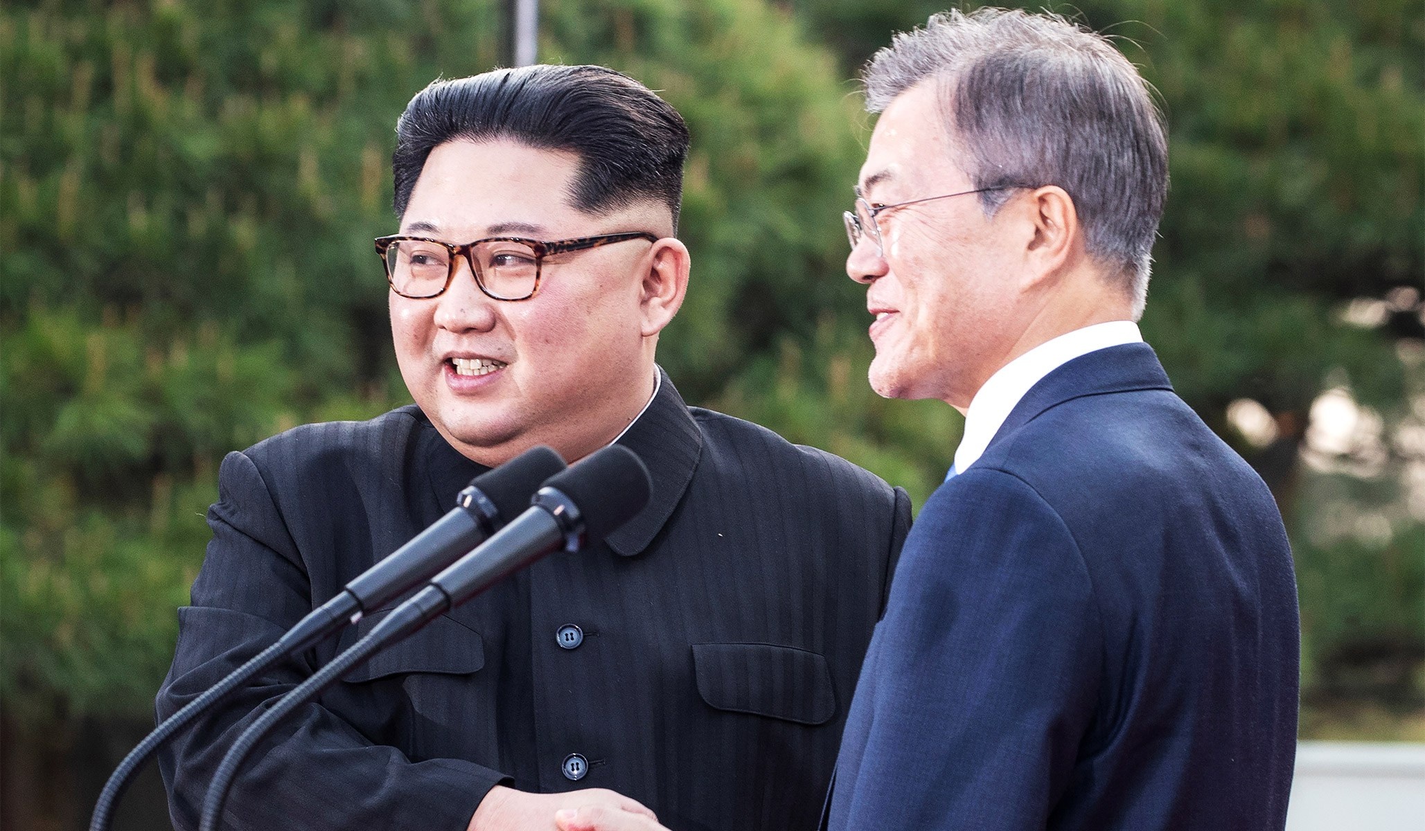 Tong thong Han Quoc trao USB dac biet cho lanh dao Trieu Tien hinh anh