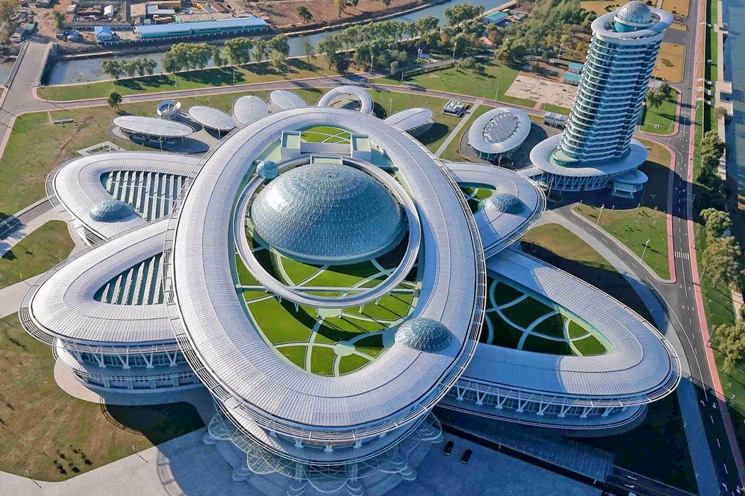 Trieu Tien kho xu voi 10.000 nha khoa hoc hat nhan hinh anh