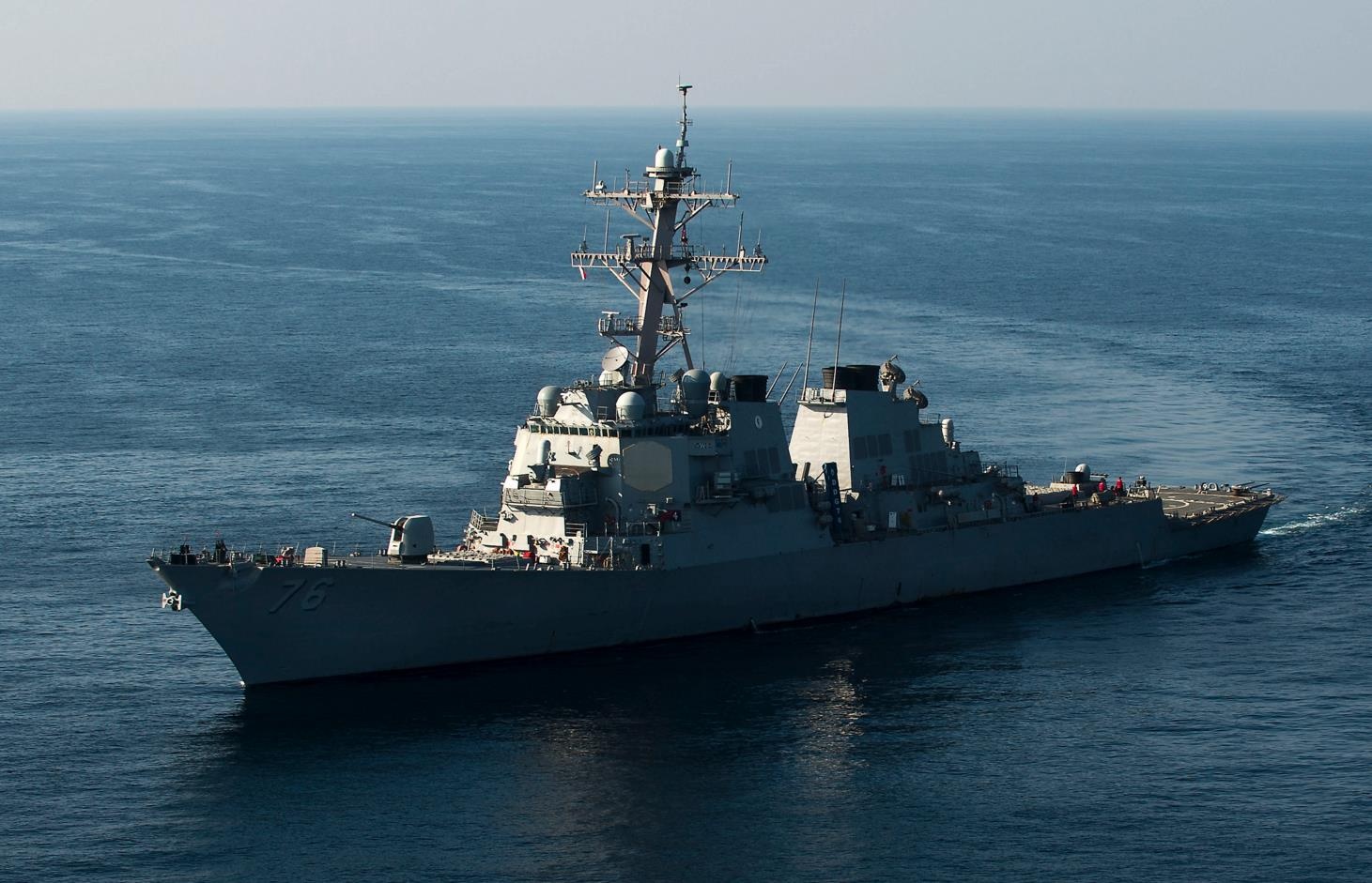 Hai tau chien My tuan tra gan quan dao Hoang Sa hinh anh