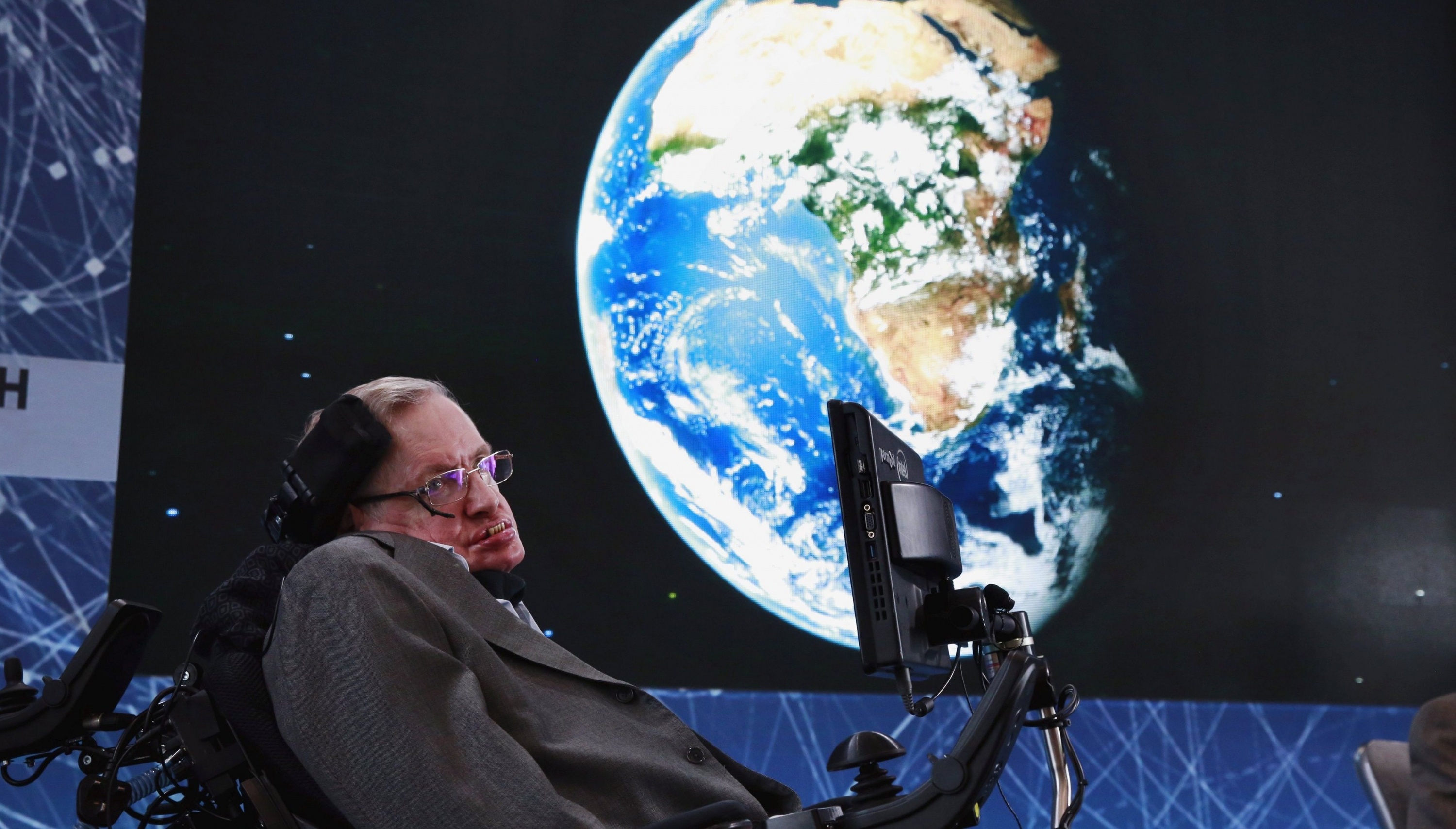 giong noi Stephen Hawking anh 3